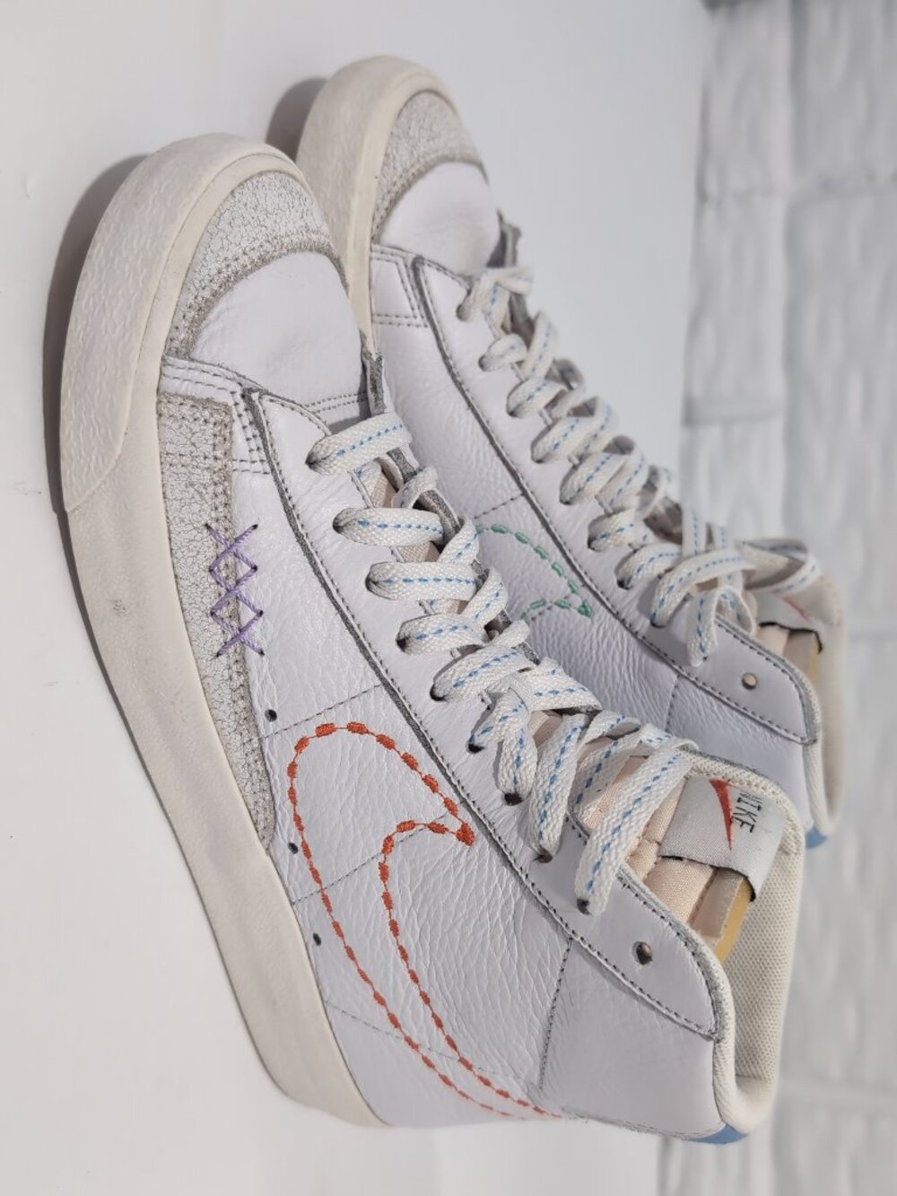 Nike Blazer Mid 77 SE Nike 101 Women Sz 7 Orange Blue Stitching DX2350-100 Artsy